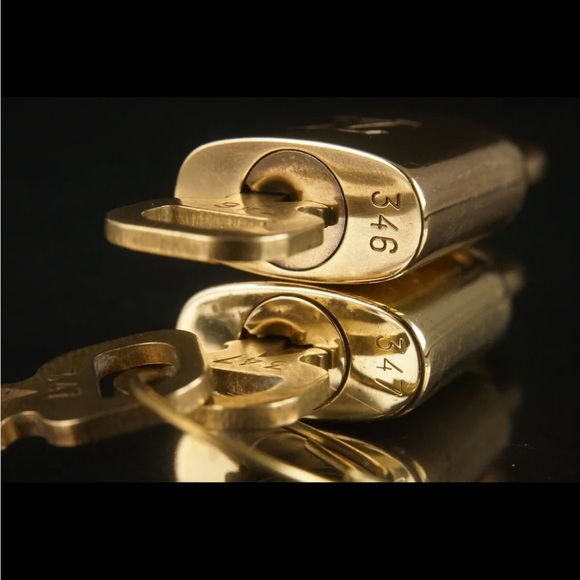 *FIRM* Authentic Louis Vuitton Lock and Key Set - Picture 4 of 13